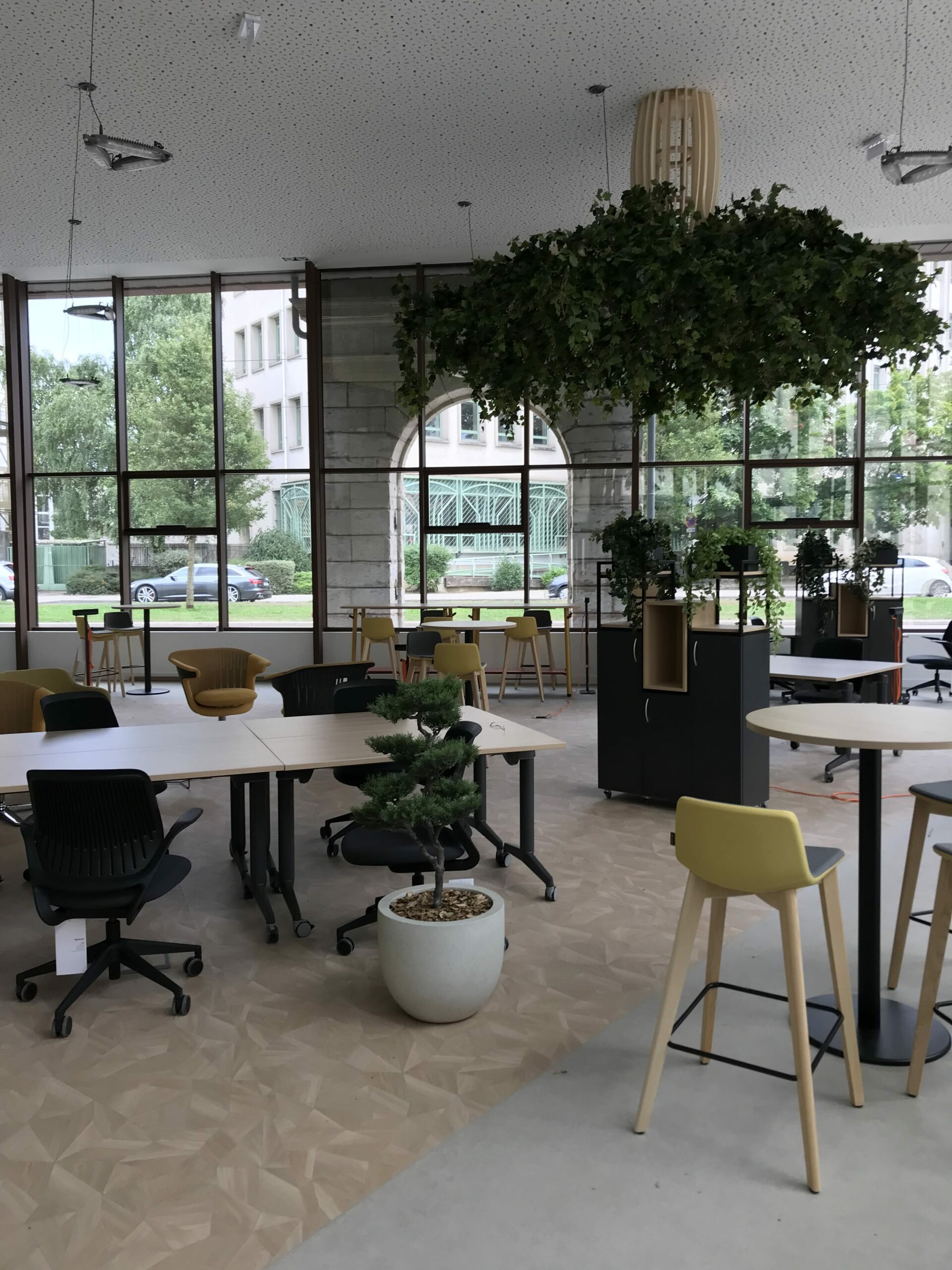 Agencement administratif co-working - village by CA (3)-min